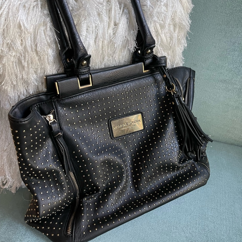 Marc New York shoulder bag with gold detail. Great condition.